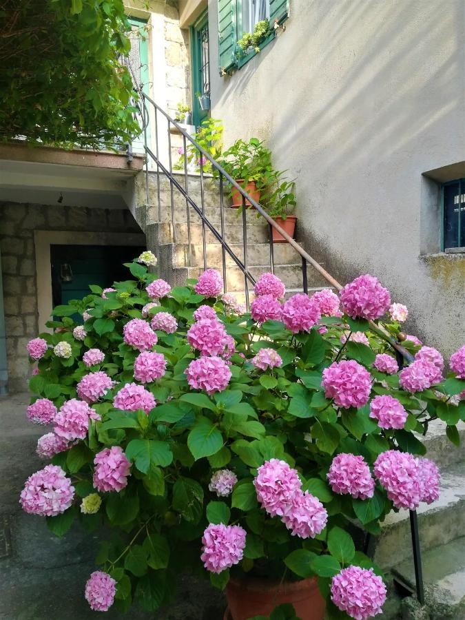 Dida Roko, Rustikalni Apartman S Terasom Kaštela Extérieur photo