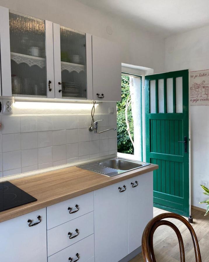 Dida Roko, Rustikalni Apartman S Terasom Kaštela Extérieur photo