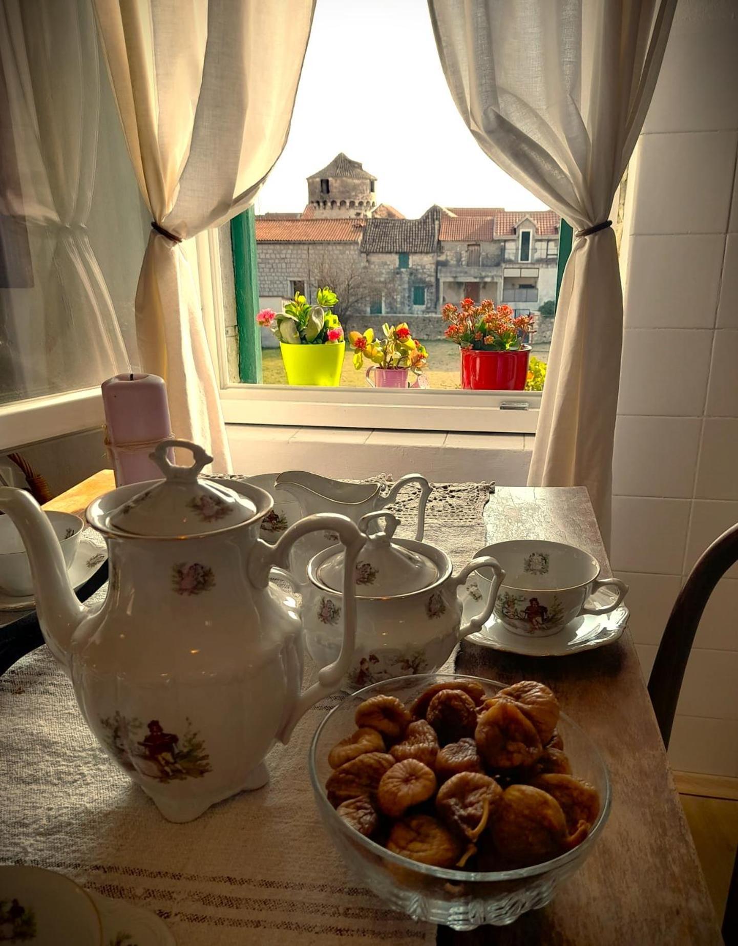 Dida Roko, Rustikalni Apartman S Terasom Kaštela Extérieur photo